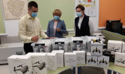 Квадрокоптеры, компьютеры и другое оборудование закуплены для ярославского мобильного «Кванториума»